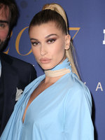 Hailey Baldwin Longsleeve T-shirt #2915733