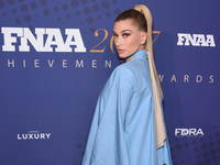 Hailey Baldwin Longsleeve T-shirt #2915774