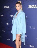 Hailey Baldwin Longsleeve T-shirt #2915776