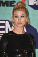 Hailey Baldwin Longsleeve T-shirt #2915787