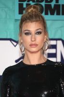 Hailey Baldwin Longsleeve T-shirt #2915791