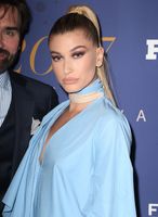 Hailey Baldwin Longsleeve T-shirt #2915815