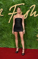 Hailey Baldwin Longsleeve T-shirt #2947612