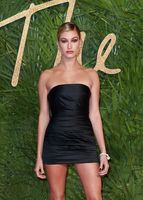 Hailey Baldwin Tank Top #2947672