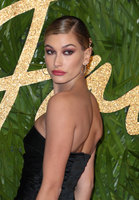 Hailey Baldwin t-shirt #2947812