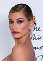 Hailey Baldwin Longsleeve T-shirt #2947992