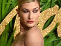 Hailey Baldwin Longsleeve T-shirt #2948096