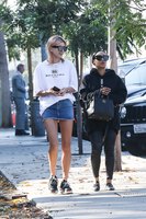 Hailey Baldwin Longsleeve T-shirt #3017470