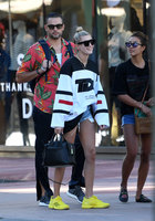 Hailey Baldwin Longsleeve T-shirt #3017472