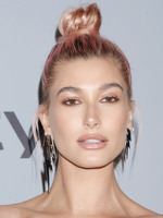 Hailey Baldwin Longsleeve T-shirt #3017504