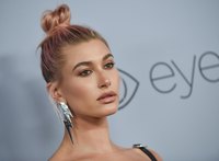 Hailey Baldwin Sweatshirt #3017514