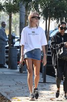 Hailey Baldwin Longsleeve T-shirt #3017526