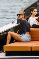 Hailey Baldwin Longsleeve T-shirt #3017552