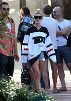 Hailey Baldwin Sweatshirt #3017561