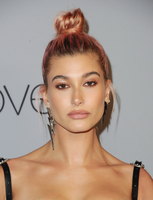 Hailey Baldwin Sweatshirt #3017570
