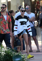 Hailey Baldwin Sweatshirt #3017579