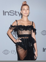 Hailey Baldwin Longsleeve T-shirt #3017618