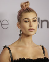 Hailey Baldwin Longsleeve T-shirt #3017635