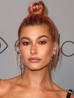 Hailey Baldwin Longsleeve T-shirt #3017640