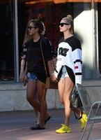 Hailey Baldwin Longsleeve T-shirt #3017649