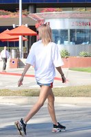 Hailey Baldwin Longsleeve T-shirt #3017656