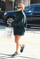 Hailey Baldwin Longsleeve T-shirt #3017660