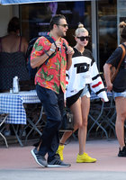 Hailey Baldwin Longsleeve T-shirt #3017664