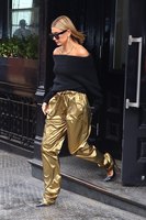 Hailey Baldwin Longsleeve T-shirt #3073958