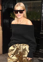 Hailey Baldwin Longsleeve T-shirt #3073964