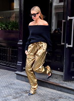 Hailey Baldwin Longsleeve T-shirt #3073969