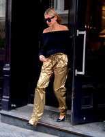 Hailey Baldwin Longsleeve T-shirt #3073984