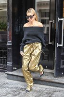 Hailey Baldwin Longsleeve T-shirt #3074010