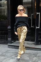 Hailey Baldwin Longsleeve T-shirt #3074016