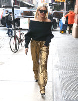 Hailey Baldwin Longsleeve T-shirt #3074018