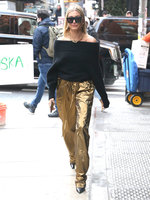Hailey Baldwin Longsleeve T-shirt #3074022