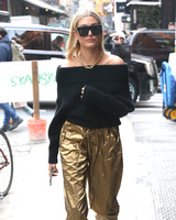 Hailey Baldwin Longsleeve T-shirt #3074031
