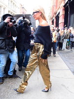 Hailey Baldwin Sweatshirt #3074037