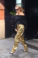 Hailey Baldwin Longsleeve T-shirt #3074041