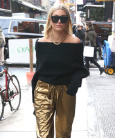 Hailey Baldwin Longsleeve T-shirt #3074042