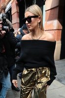 Hailey Baldwin Longsleeve T-shirt #3074043