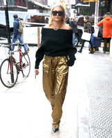 Hailey Baldwin Longsleeve T-shirt #3074048