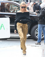 Hailey Baldwin Longsleeve T-shirt #3074052
