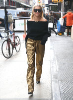 Hailey Baldwin Longsleeve T-shirt #3074053