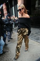 Hailey Baldwin Longsleeve T-shirt #3074057