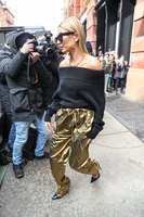 Hailey Baldwin Longsleeve T-shirt #3074077