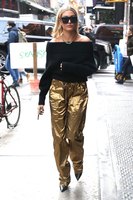 Hailey Baldwin t-shirt #3074079