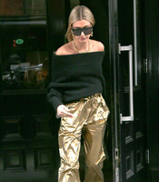Hailey Baldwin t-shirt #3074083
