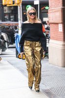 Hailey Baldwin Sweatshirt #3074086