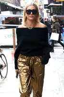 Hailey Baldwin Longsleeve T-shirt #3074099