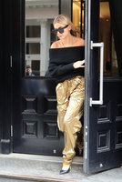Hailey Baldwin Longsleeve T-shirt #3074102
